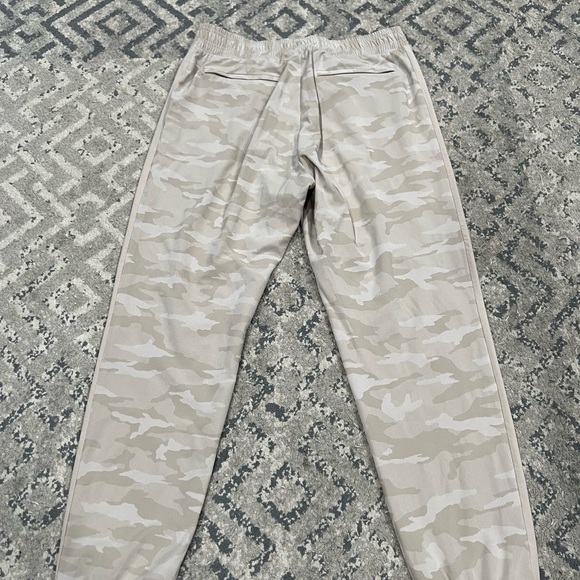 Women’s Athleta Brooklyn Camo Jogger Pants Tan Workout Casual Athletic Sz 10 - Picture 7 of 8